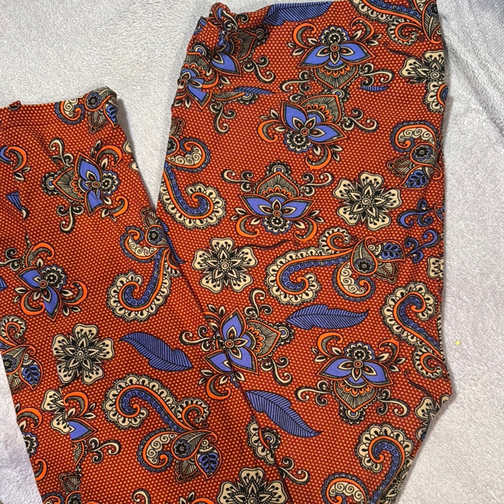 Vibrant Paisley Print leggings